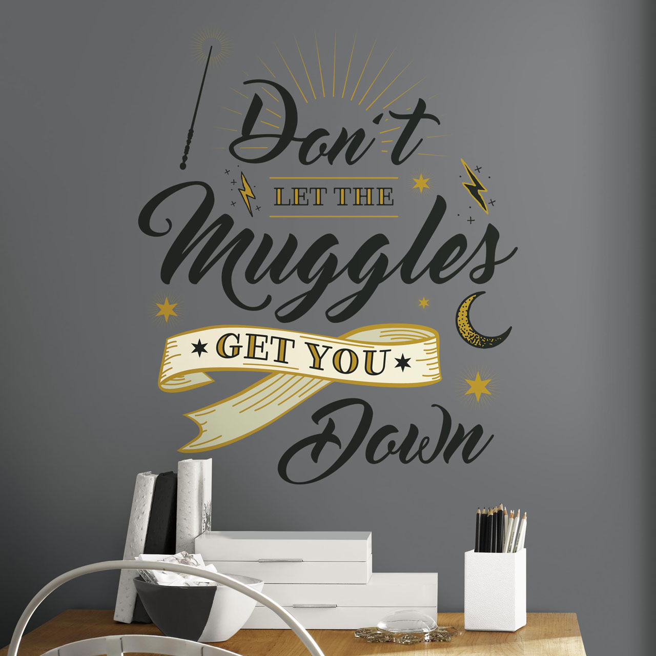 Se Harry Potter MUGGLES QUOTE Wallstickers hos MM Action