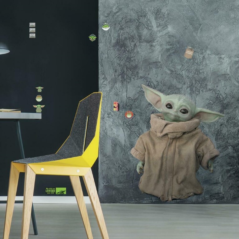 Se Star Wars Mandalorian - Baby Yoda Kæmpe Wallstickers hos MM Action