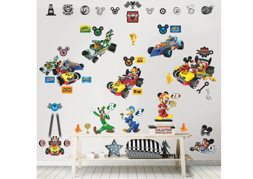 Se Mickey Mouse Roadster Racer Wallstickers hos MM Action