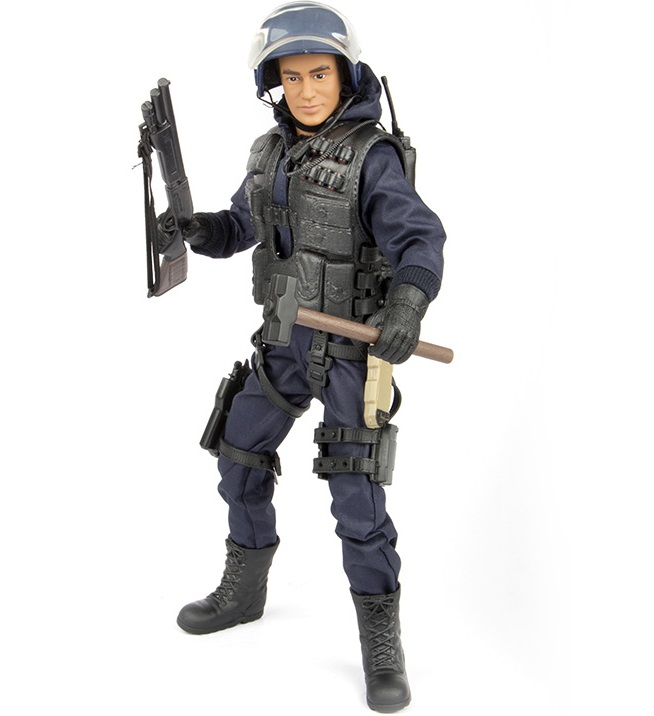 Se S.W.A.T. Breacher ''Gennembryder'' Politi Action Figur 30,5cm hos MM Action