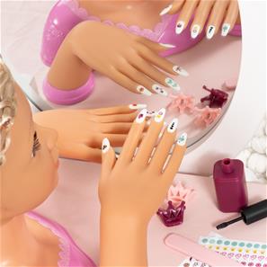 Charlene Magic Nails Sminkehoved og negle-2