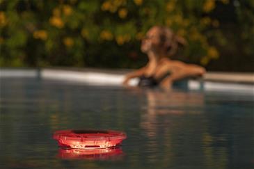 Bestway SolarGlow LED-Kemikaliedispenser med 4-Farvet Lys-3