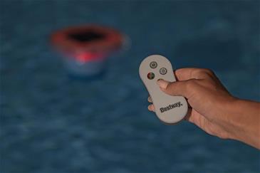 Bestway SolarGlow LED-Kemikaliedispenser med 4-Farvet Lys-4