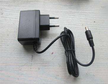 Oplader Lithium 12.6V1.4A Rundt stik (BDM)